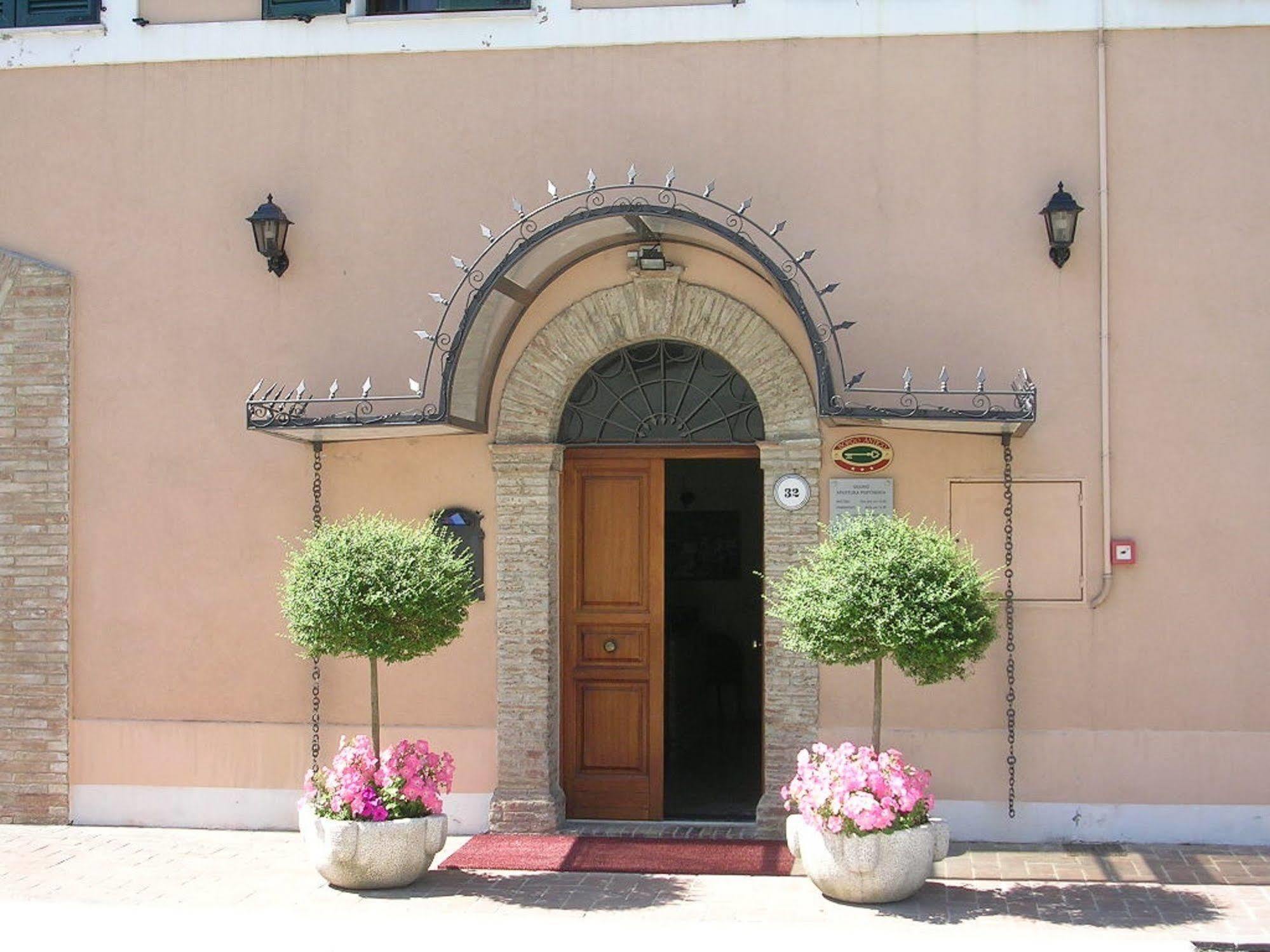 Hotel Borgo Antico Fabriano Exteriör bild